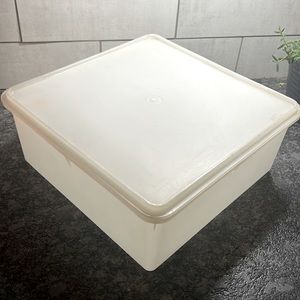 Jumbo Vintage  Tupperware Lg square Storage keeper 12x12x5. Excellent condition